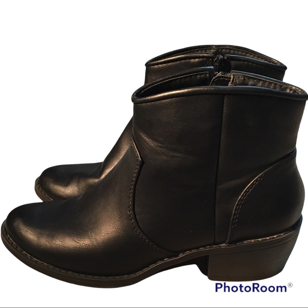 Dolcetta Black Ankle Booties Side Zip Western Boho Black 7 Maddox Boots